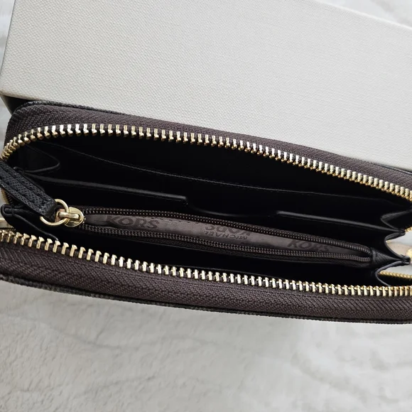 Michael Kors Jet Set Brown Wristlet Zipped Wallet - Picture 4 of 11